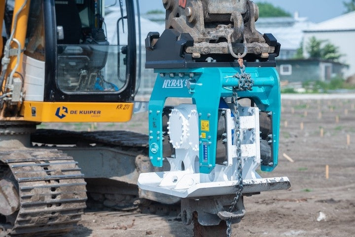 Planche vibrante compacteur DEMAREC sur pelleteuse